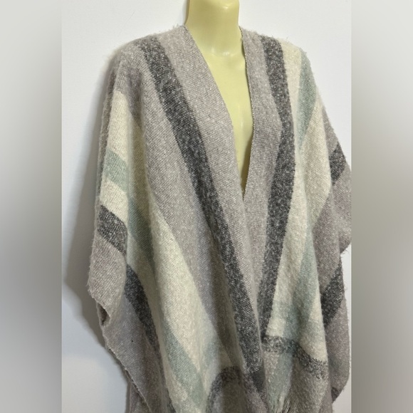 NWT Nine West Striped Poncho Wrap - Picture 6 of 7